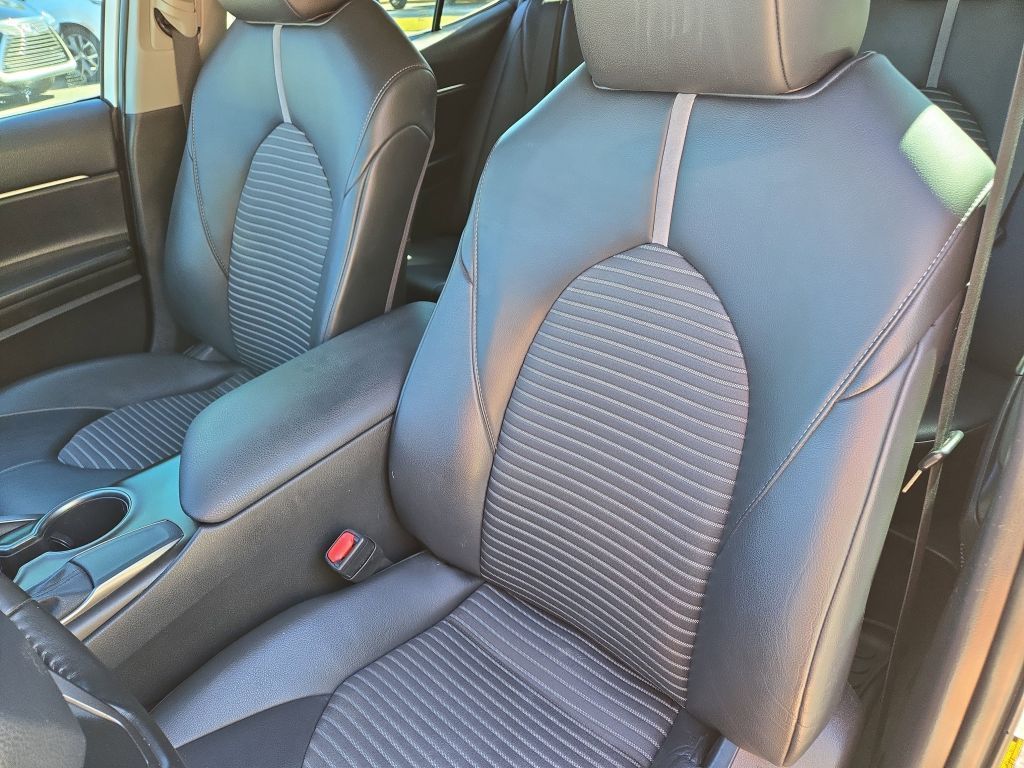 2021 Toyota Camry SE, 409704, Photo