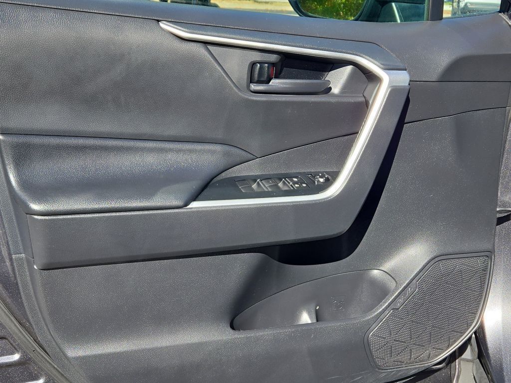 2021 Toyota RAV4 LE, 102618, Photo