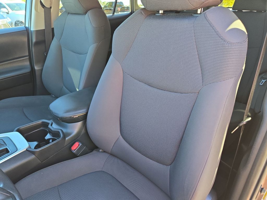 2021 Toyota RAV4 LE, 102618, Photo