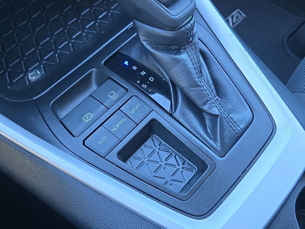 2021 Toyota RAV4 LE, 102618, Photo