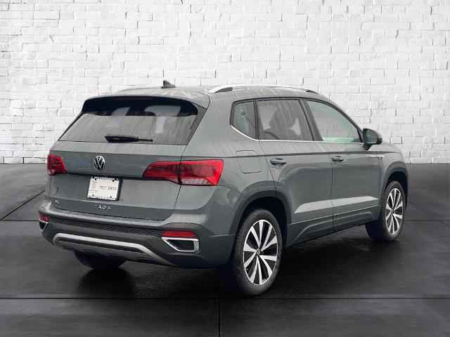 New, 2024 Volkswagen Taos 1.5T SE, Gray, V042576-4