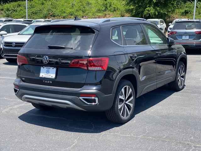 New, 2024 Volkswagen Taos 1.5T SE, Black, V082978-4