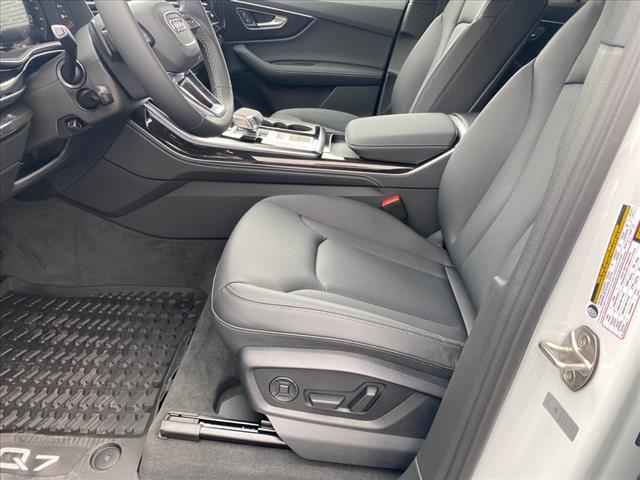 New, 2025 Audi Q7 quattro, White, A000475-7