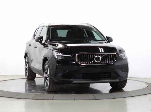 2025 Volvo XC40 B5 Core Bright Theme AWD