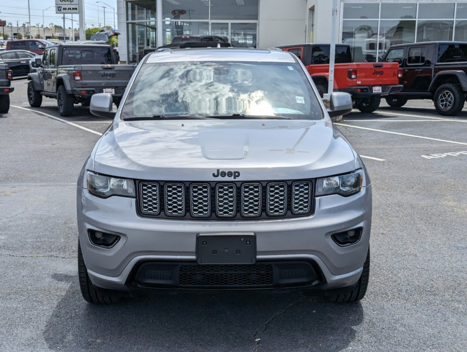 Certified, 2019 Jeep Grand Cherokee Altitude, Silver, PA1323T-3