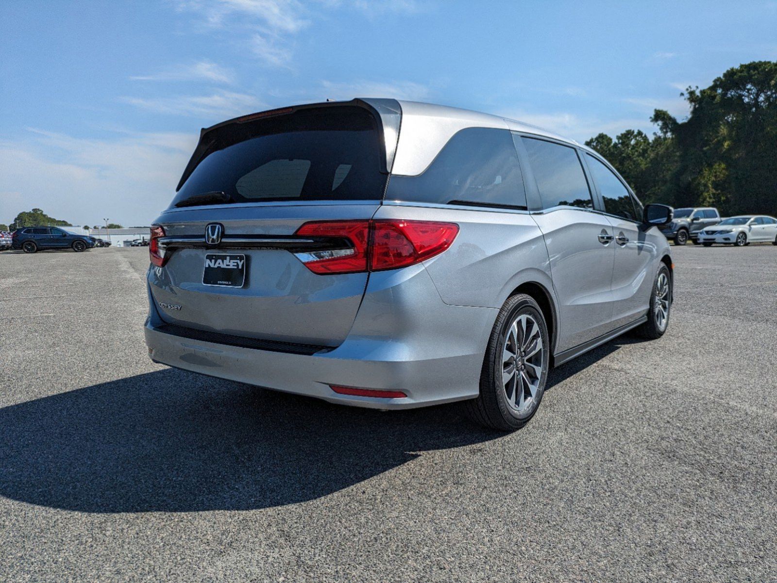 Used, 2022 Honda Odyssey EX-L, Silver, I02181-4