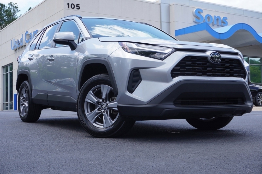 Used, 2022 Toyota Rav4 XLE, Silver, P8756-2