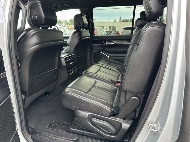 2022 Jeep Wagoneer