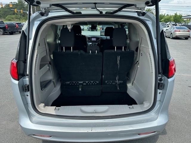 2023 Chrysler Voyager