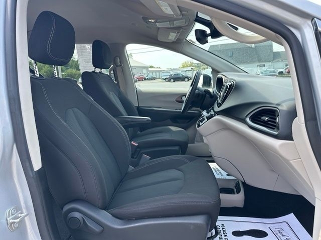 2023 Chrysler Voyager