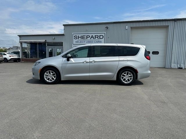 2023 Chrysler Voyager