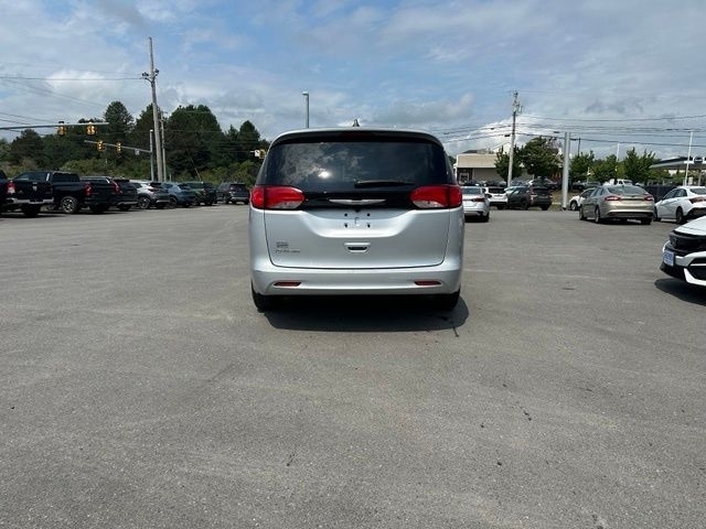 2023 Chrysler Voyager