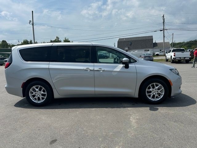 2023 Chrysler Voyager
