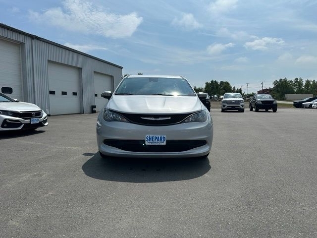 2023 Chrysler Voyager