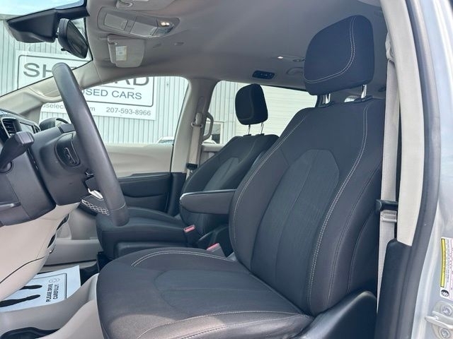2023 Chrysler Voyager