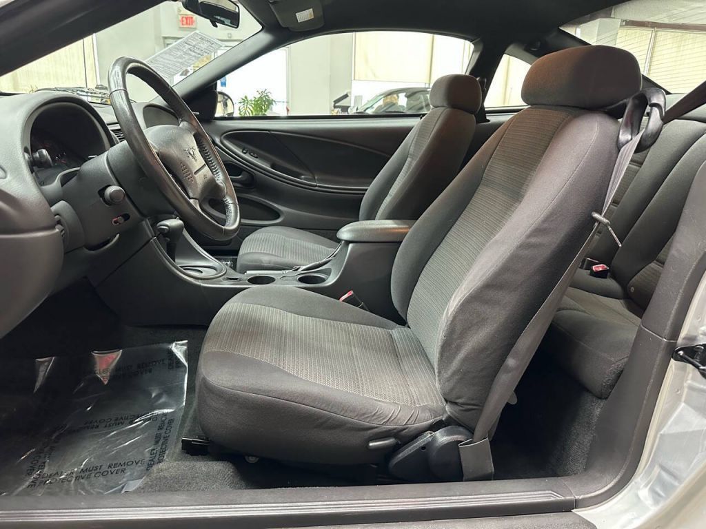 2004 Ford Mustang
