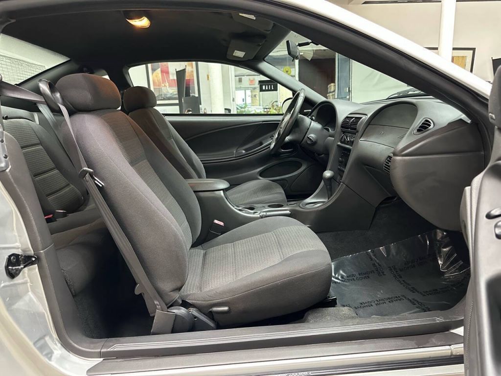 2004 Ford Mustang