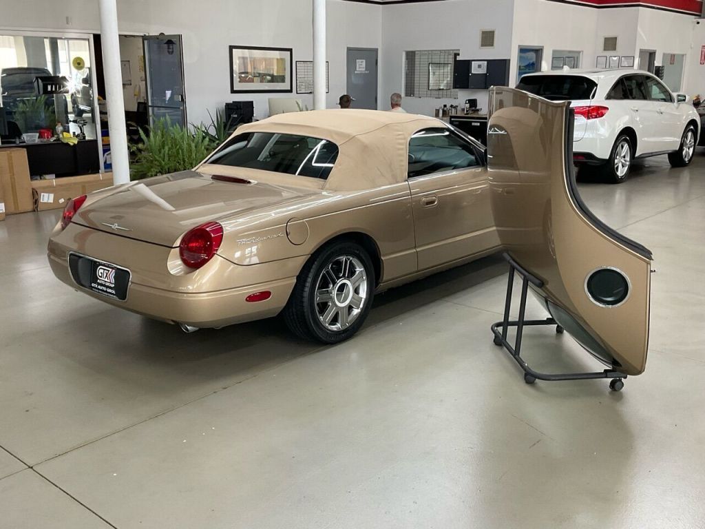 2005 Ford Thunderbird