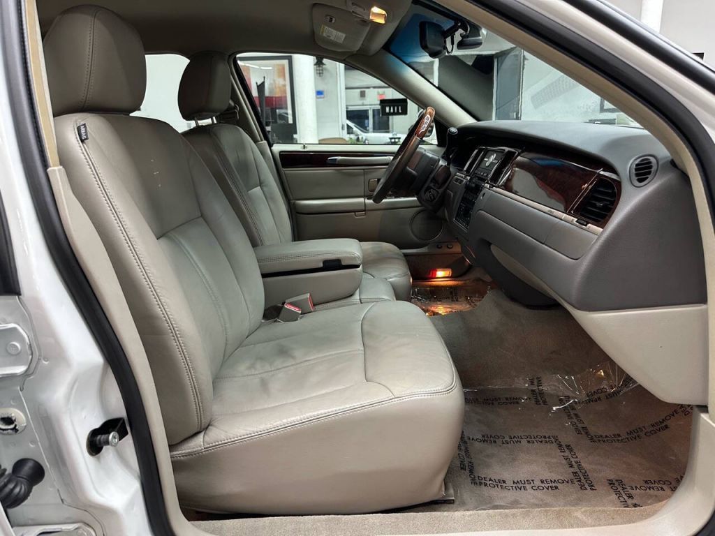 2008 Lincoln Town Car