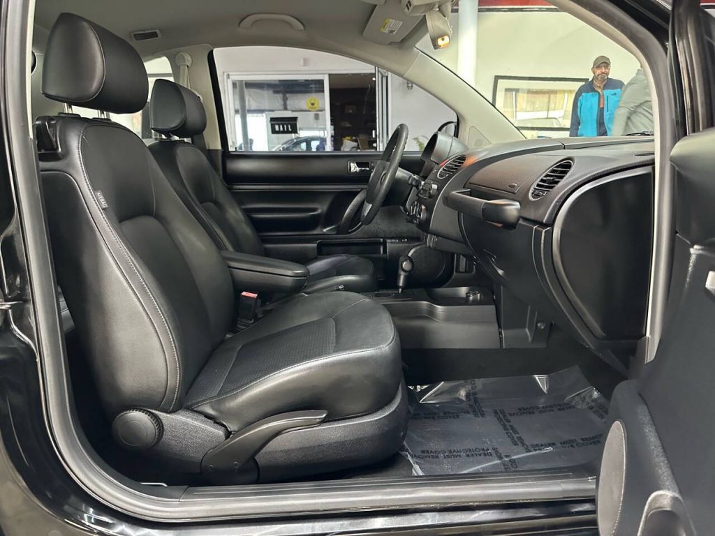 2010 Volkswagen New Beetle