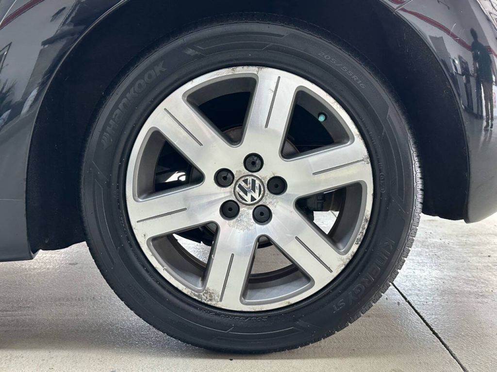 2010 Volkswagen New Beetle