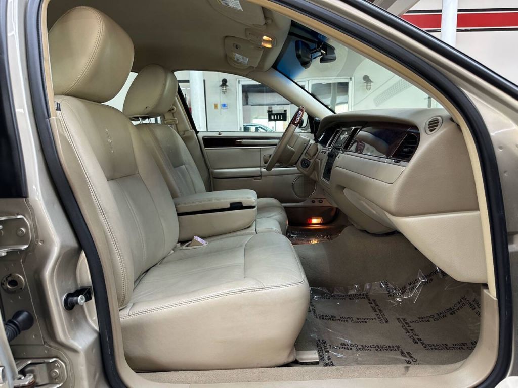 2011 Lincoln Town Car