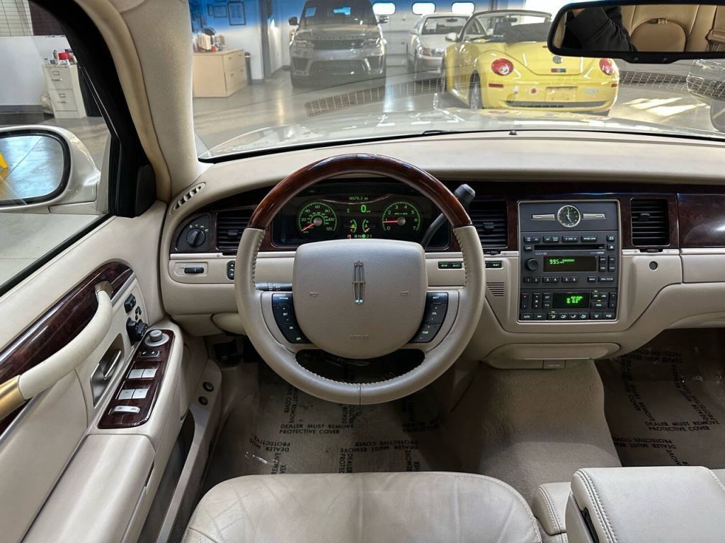 2011 Lincoln Town Car