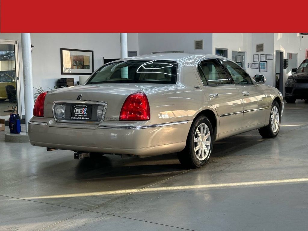 2011 Lincoln Town Car