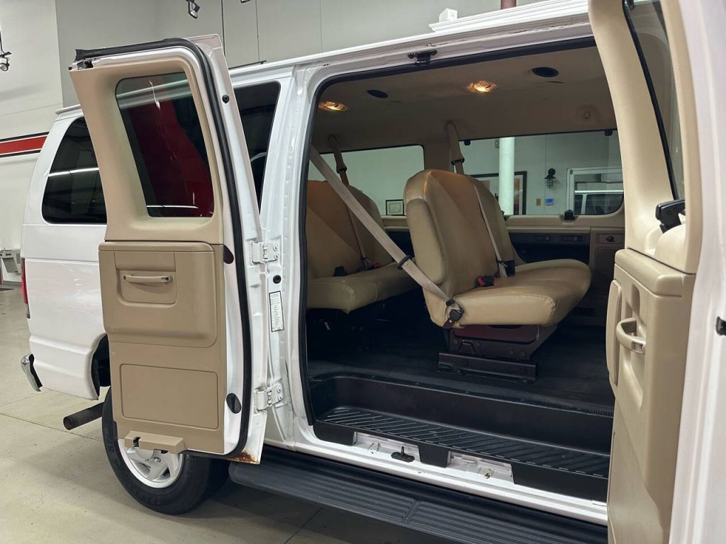 2013 Ford E-350 Super Duty