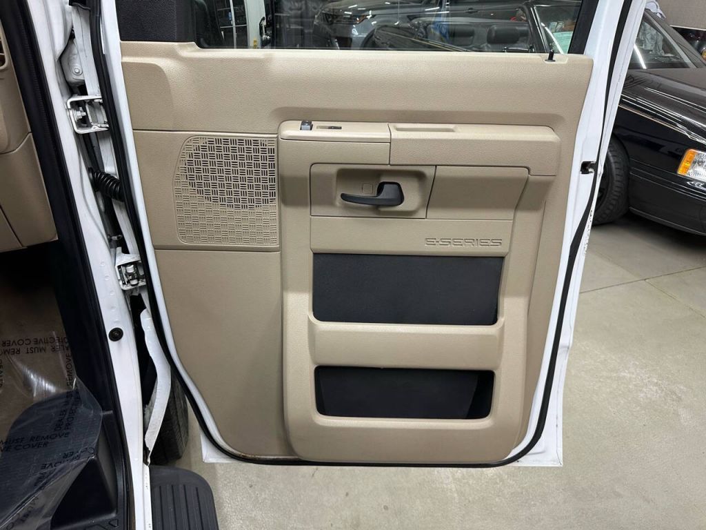 2013 Ford E-350 Super Duty