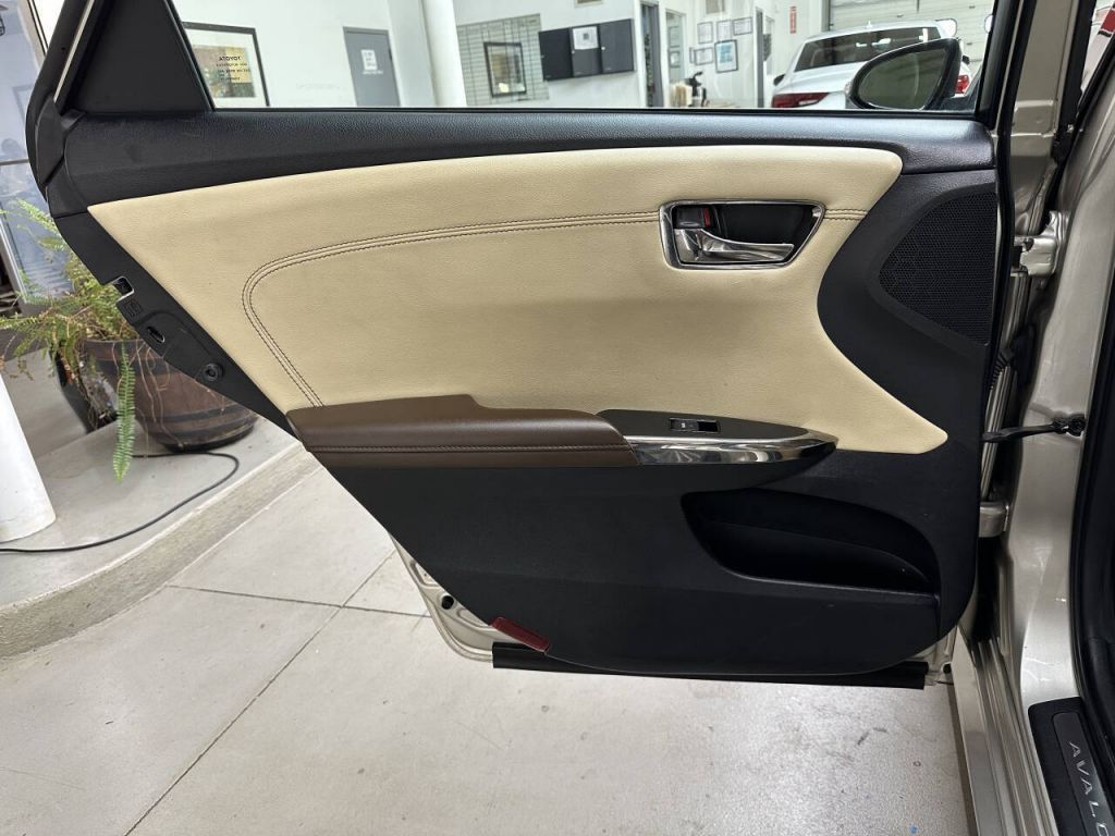 2014 Toyota Avalon Hybrid