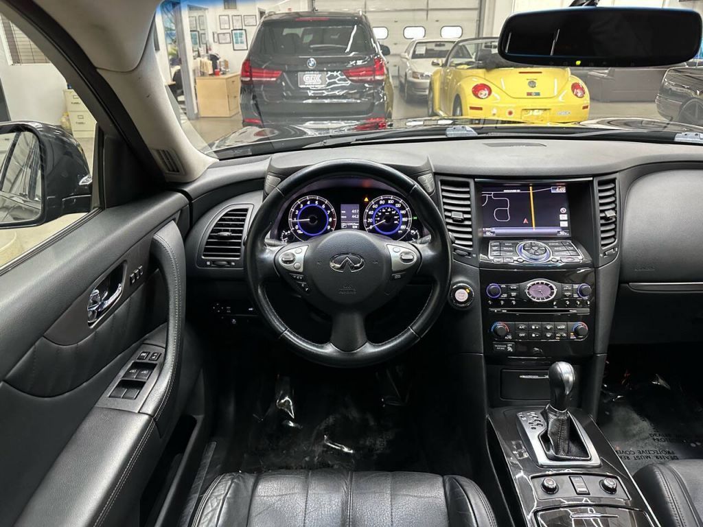 2015 INFINITI QX70