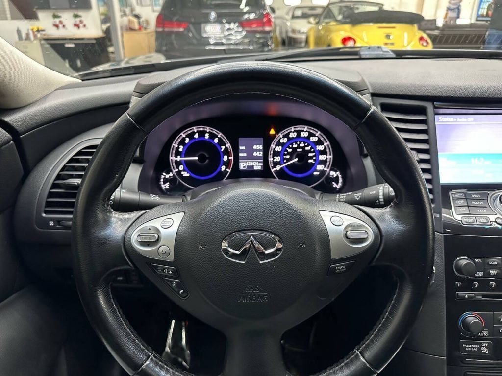 2015 INFINITI QX70