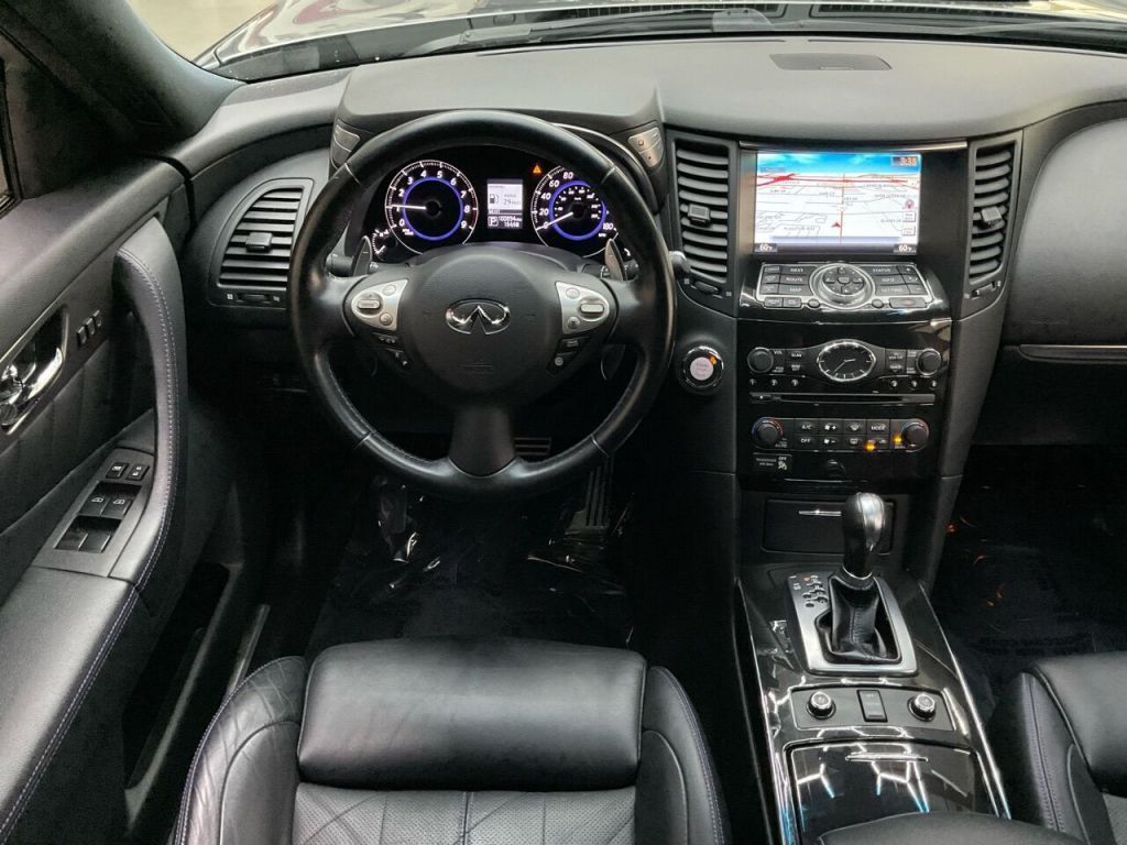 2016 INFINITI QX70