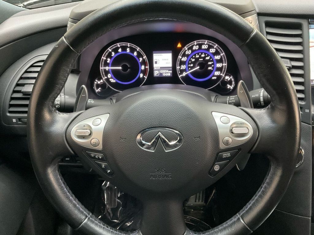 2016 INFINITI QX70