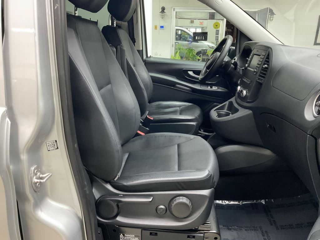 2016 Mercedes-Benz Metris Passenger Van