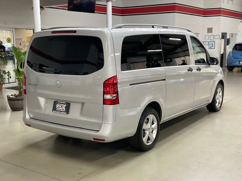 2016 Mercedes-Benz Metris Passenger Van