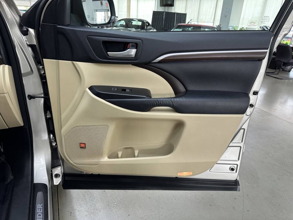 2016 Toyota Highlander