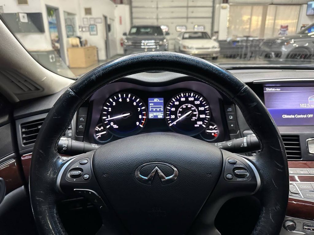 2017 INFINITI Q70