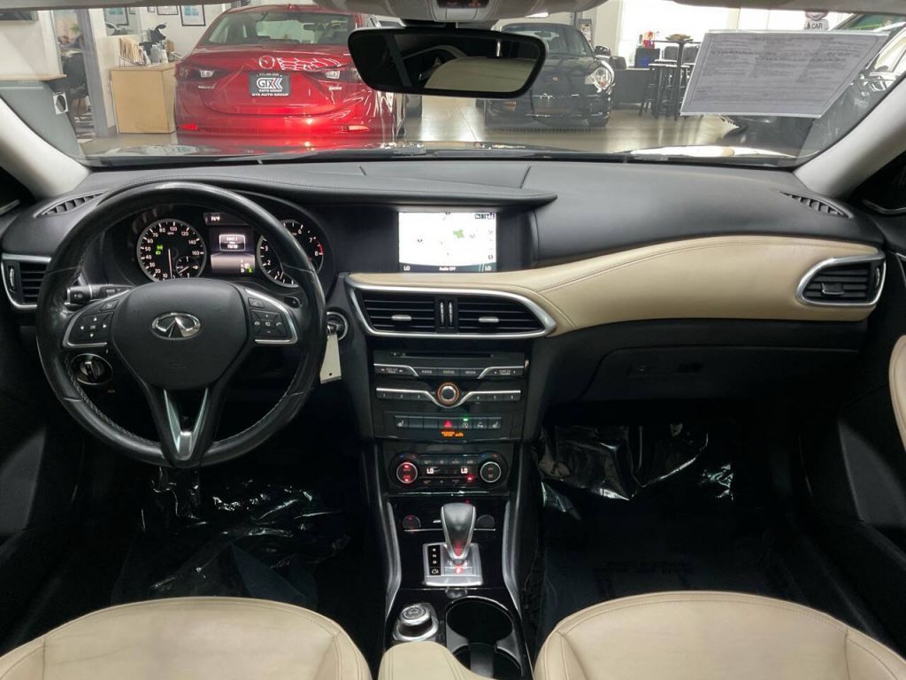 2017 INFINITI QX30