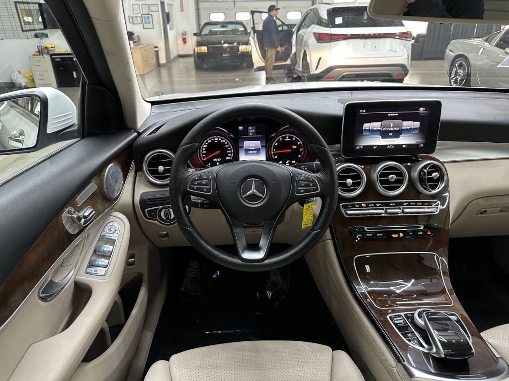 2017 Mercedes-Benz GLC 300