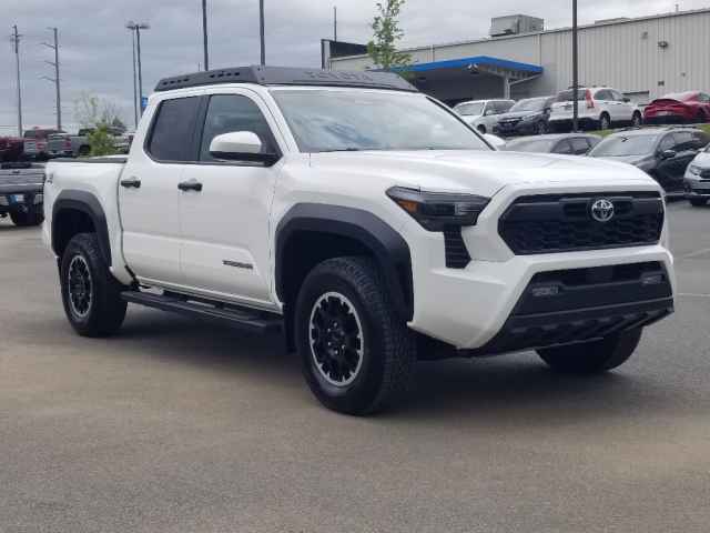 2024 Toyota Tacoma SR Double Cab 5' Bed AT (SE), P003330, Photo 1