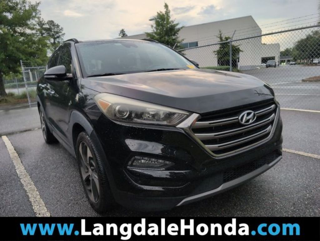 2017 Hyundai Santa Fe Limited Ultimate 3.3L Auto AWD, H18972A, Photo 1