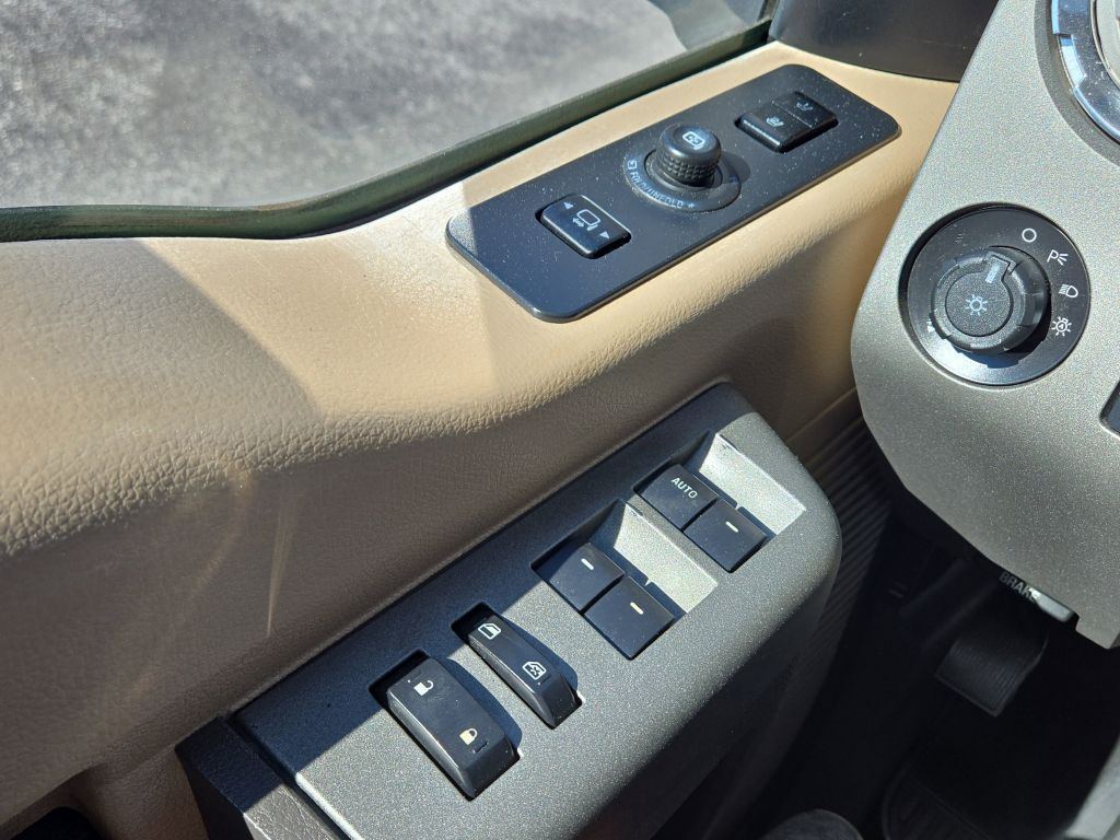 2011 Ford F-350 Lariat photo 14