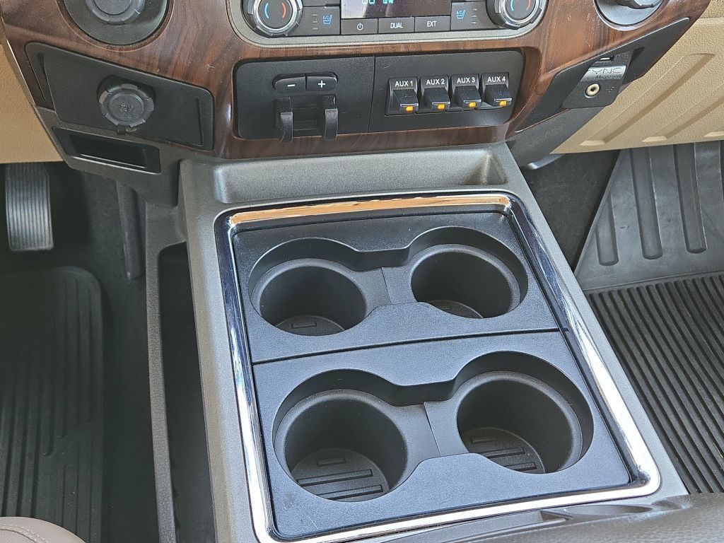 2011 Ford F-350 Lariat photo 25