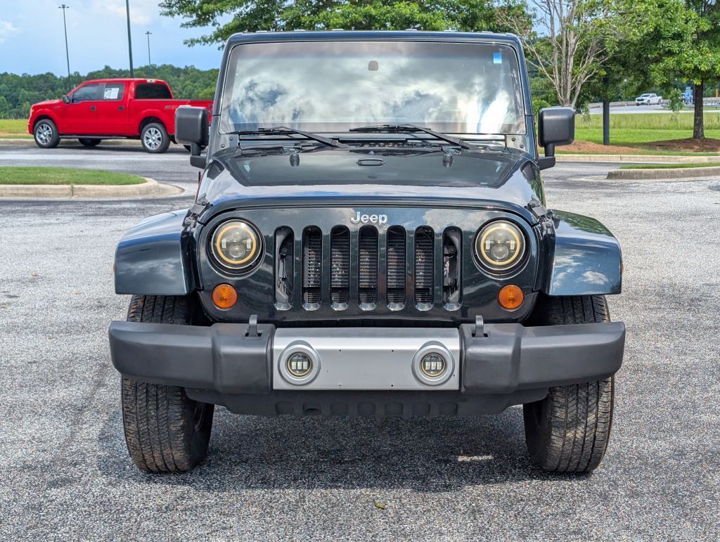2012 Jeep Wrangler Unlimited Sahara photo 2