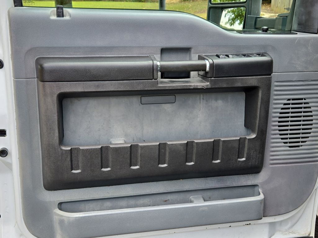 2015 Ford F-350 Chassis XL, A96099, Photo