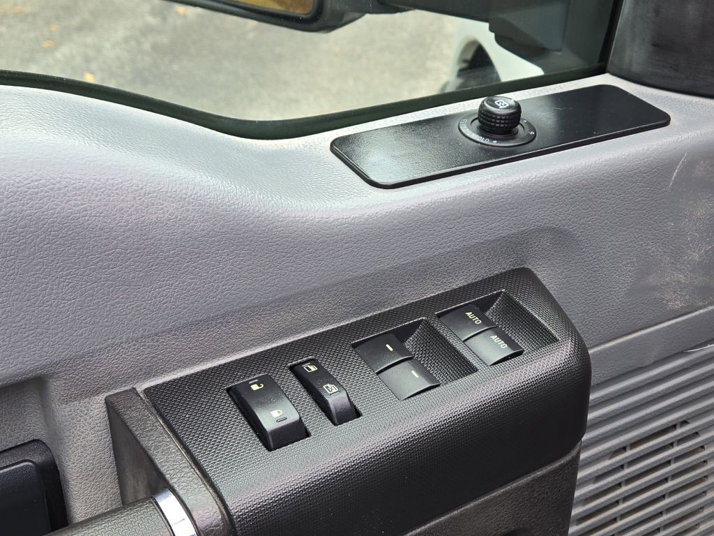 2015 Ford F-350 Chassis XL, A96099, Photo