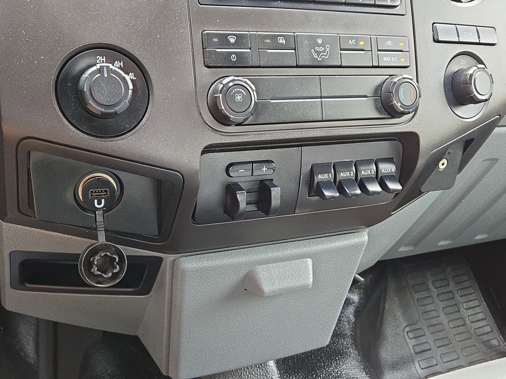 2015 Ford F-350 Chassis XL, A96099, Photo