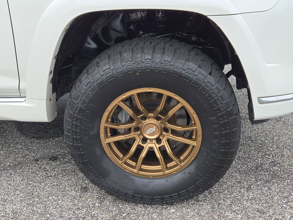2015 Toyota 4Runner Limited photo 4